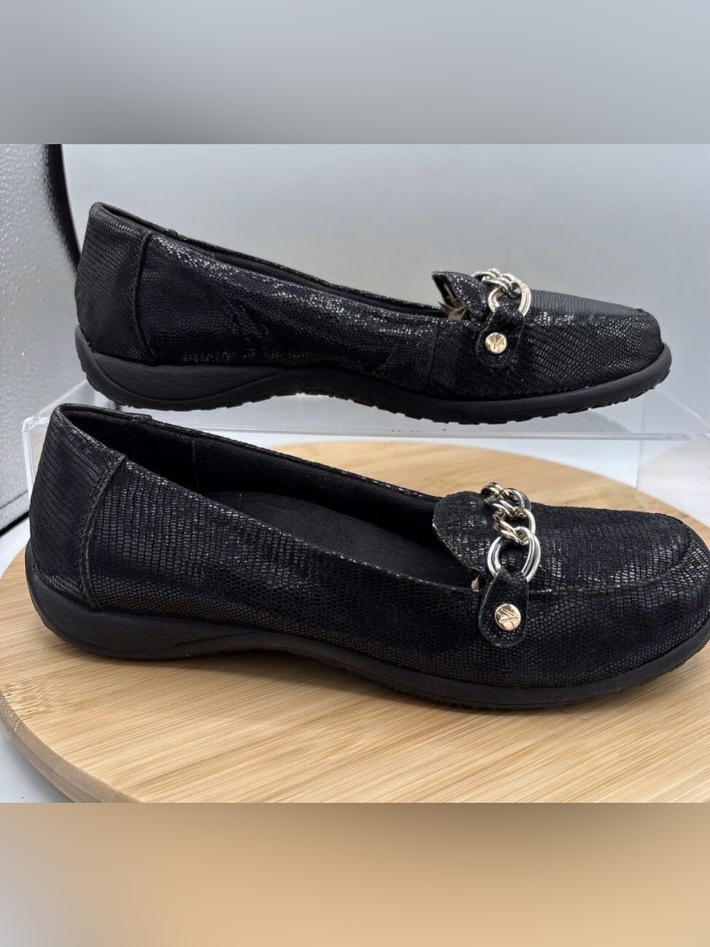 Vionic Alda Slip On Loafers Black Lizard Embossed Leather Silver Chain Sz 7.5